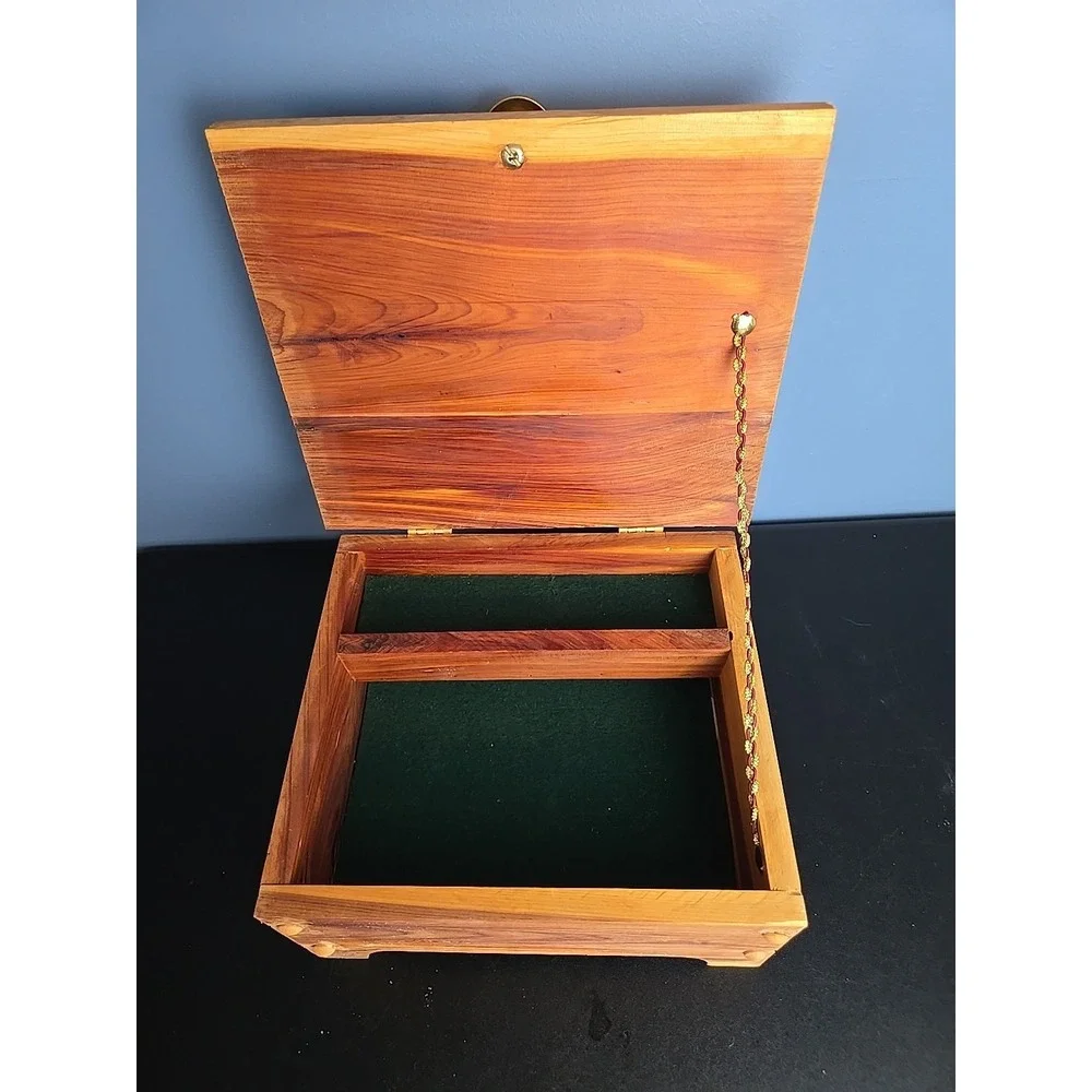 VTG Handcrafted Wooden Lidded Box‎ Felt Lined Thick Storage Trinket Cigar Hidden